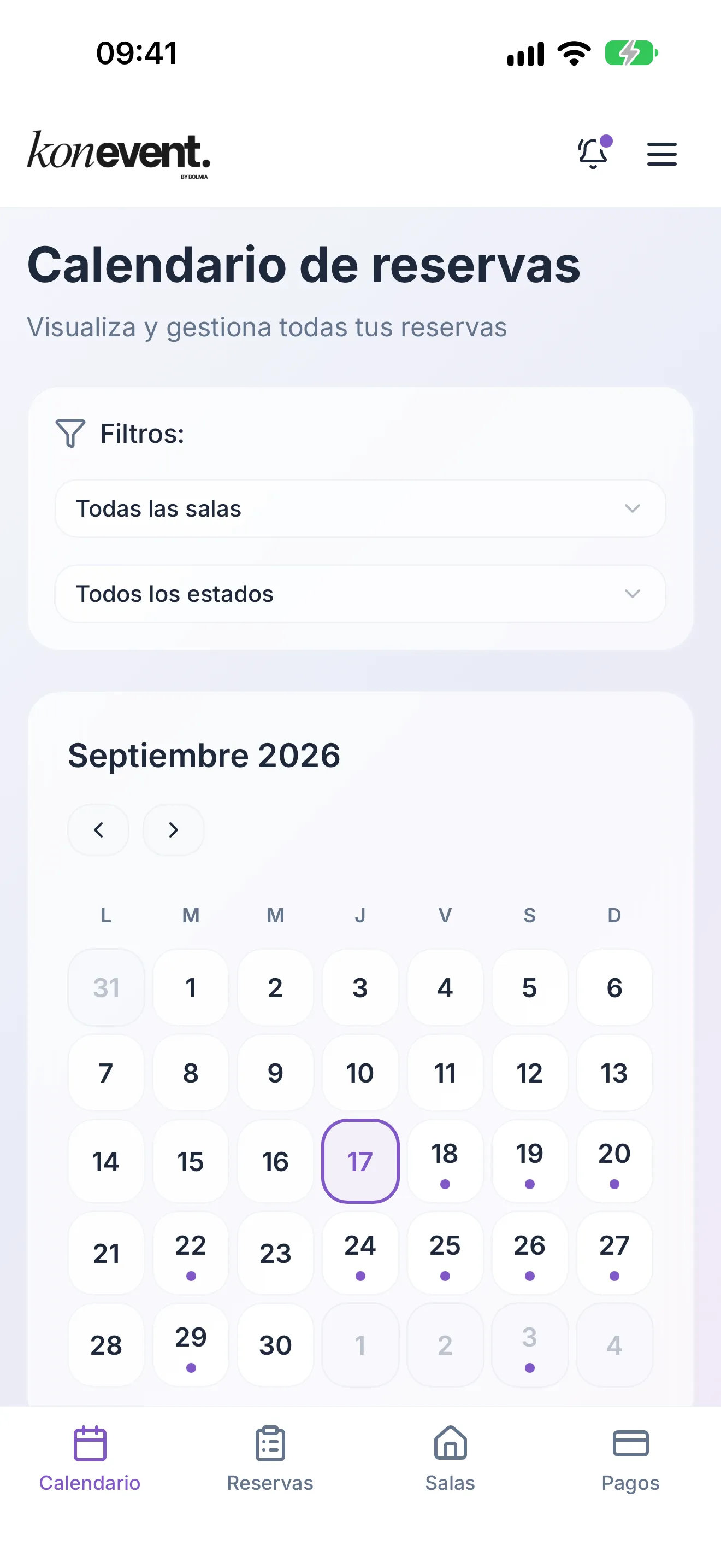 App de Konevent en iPhone: calendario de reservas del mes, con filtros por sala y por estado y la barra inferior de Calendario, Reservas, Salas y Pagos.